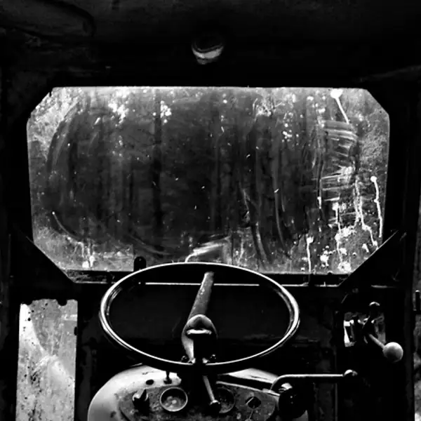 Abandoned tractor, Little Armscliffe